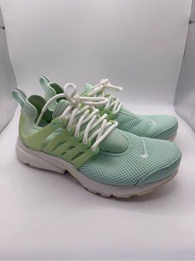 Womens Nike Air Presto SE - size 7 (Womens)